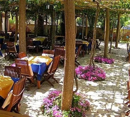 Lintzi Hotel 2*