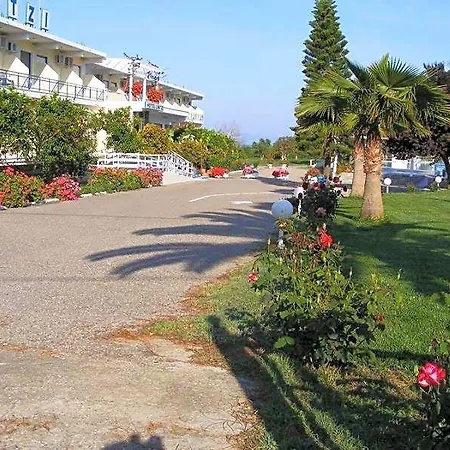 Lintzi Hotel 2*